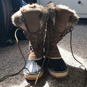 Snow boots